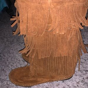 Minnetonka boots size 8